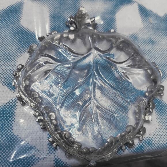 Set of 2 Vintage Ornate Clear Glass Soap Dish with Angel and Leaves - Picture 2 of 3